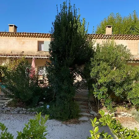 Sejour Au Pied Du Colorado Provencal, Avec Piscine Rustrel