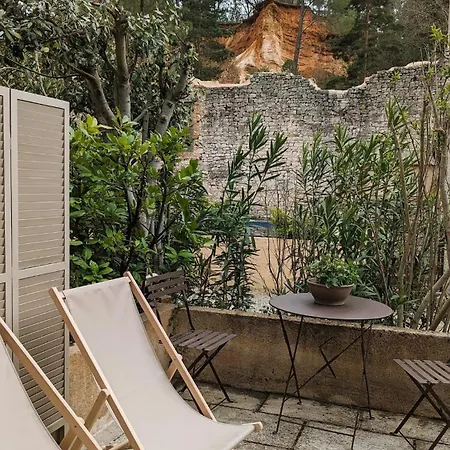 Sejour Au Pied Du Colorado Provencal, Avec Piscine Rustrel